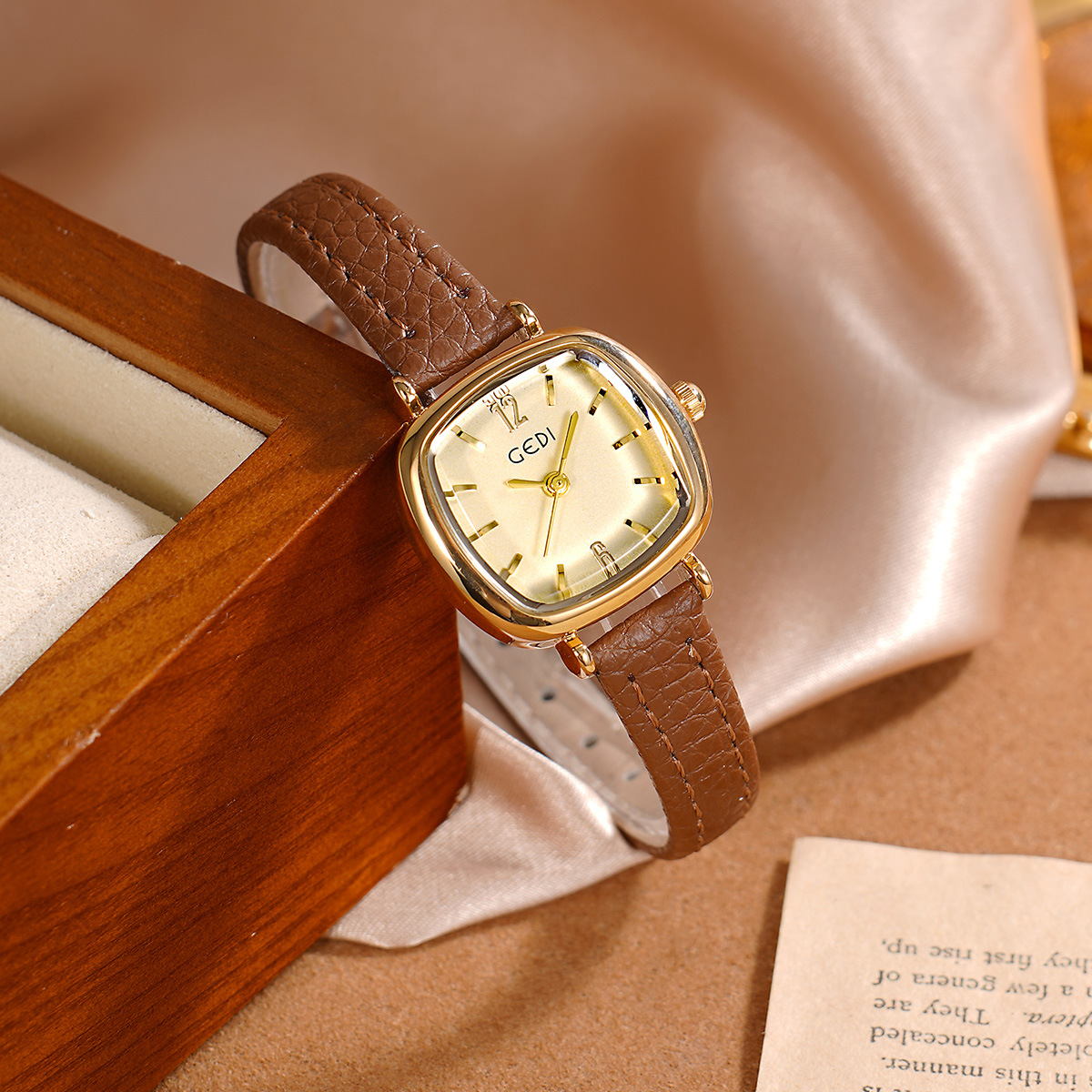 Luxury Watch Value - UTHAI 61018 CQ490 Sadelik, yüksek estetik