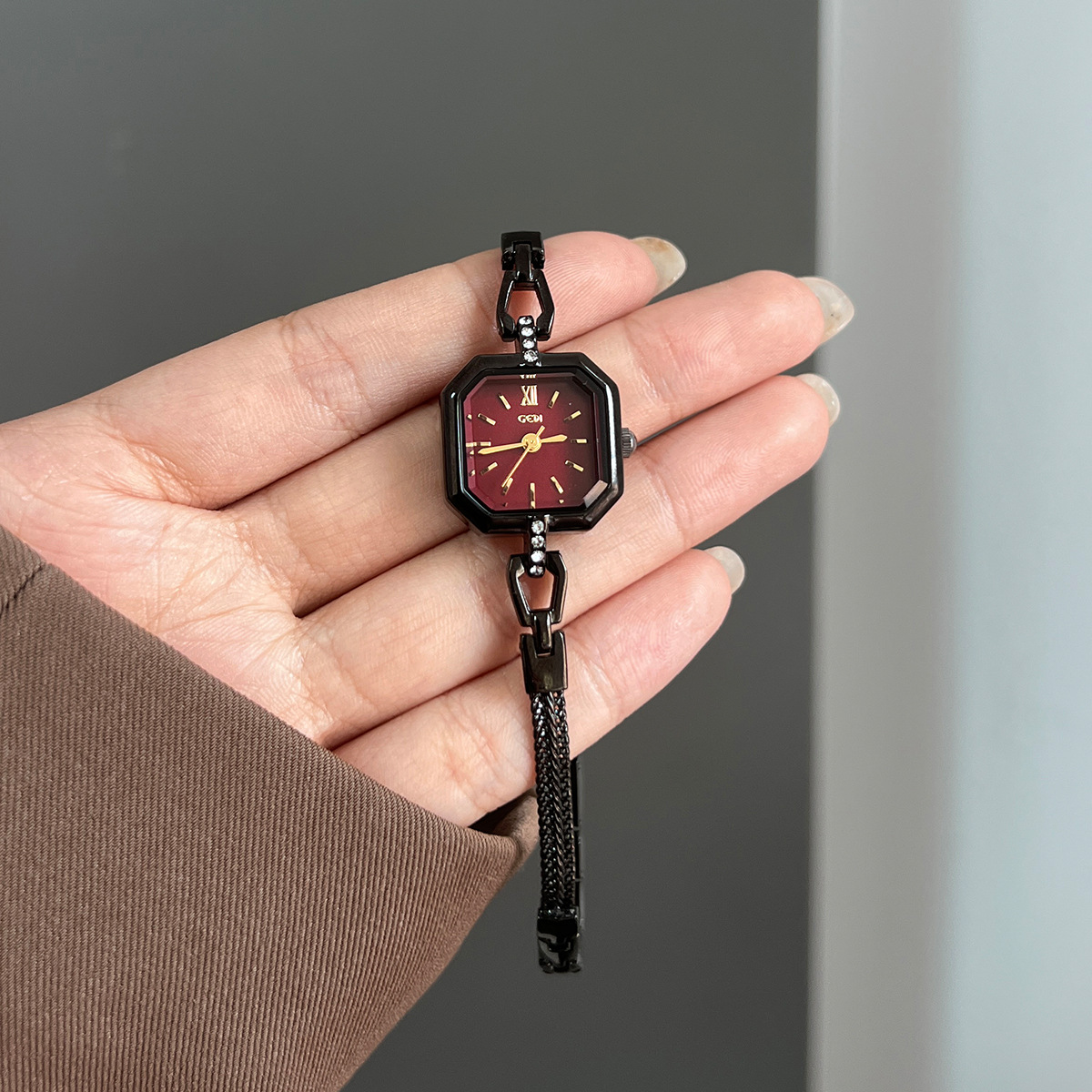 Kare Şık Zarif Lüks Alaşımlı K - Luxury Watch Value incelemesi ve fiyatı