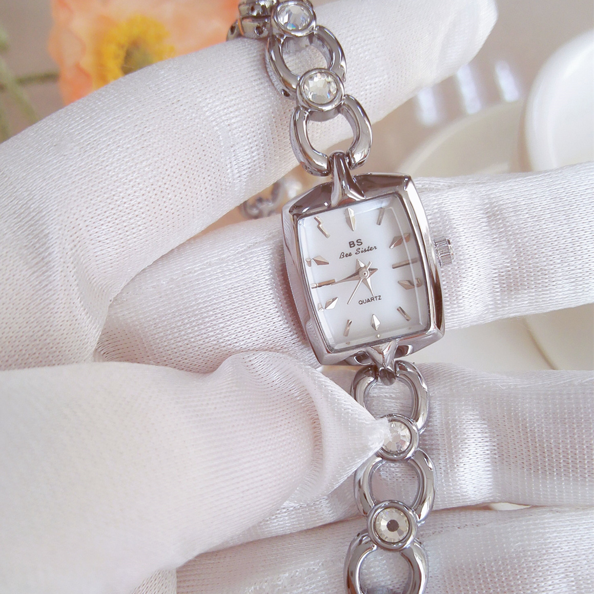 UTHAI İzle Kadınlar Için Işık  - Luxury Watch And Jewelry Brand incelemesi ve fiyatı