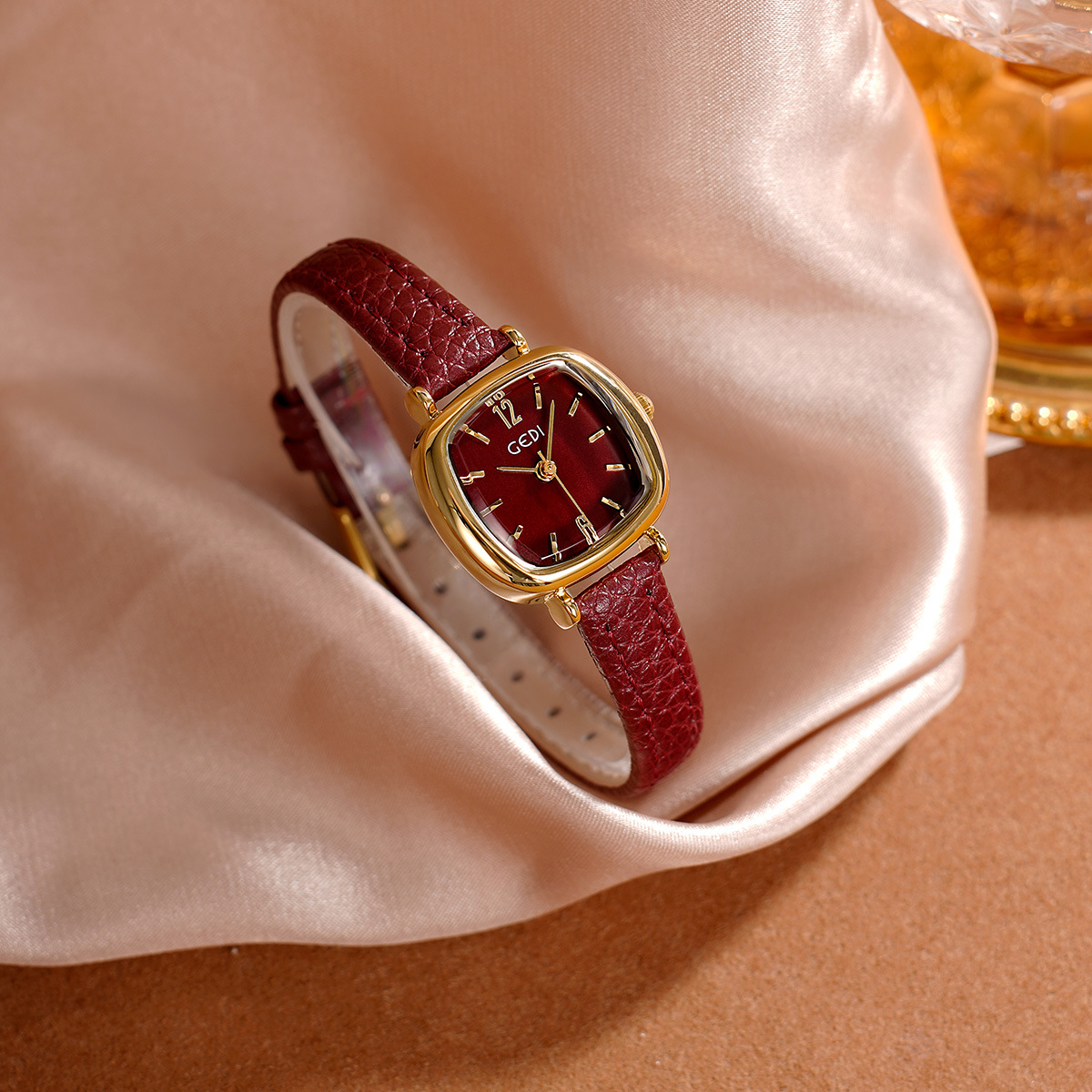 UTHAI 61018 CQ490 Sadelik, yük - Luxury Watch Value incelemesi ve fiyatı