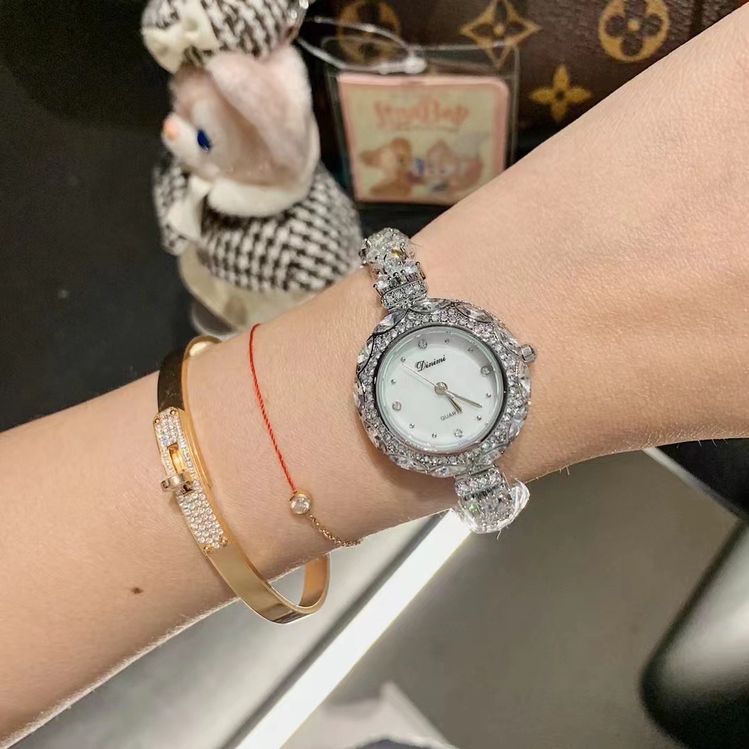Zarif ve şık Kore tarzı kadın  - Luxury Watch Value incelemesi ve fiyatı